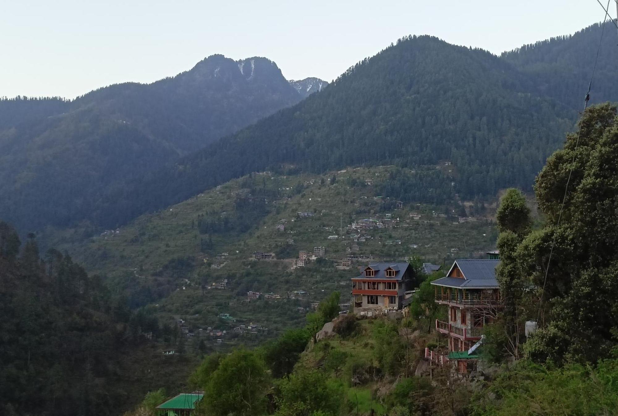Tirthan Hilltop Home Stay Banjār Εξωτερικό φωτογραφία