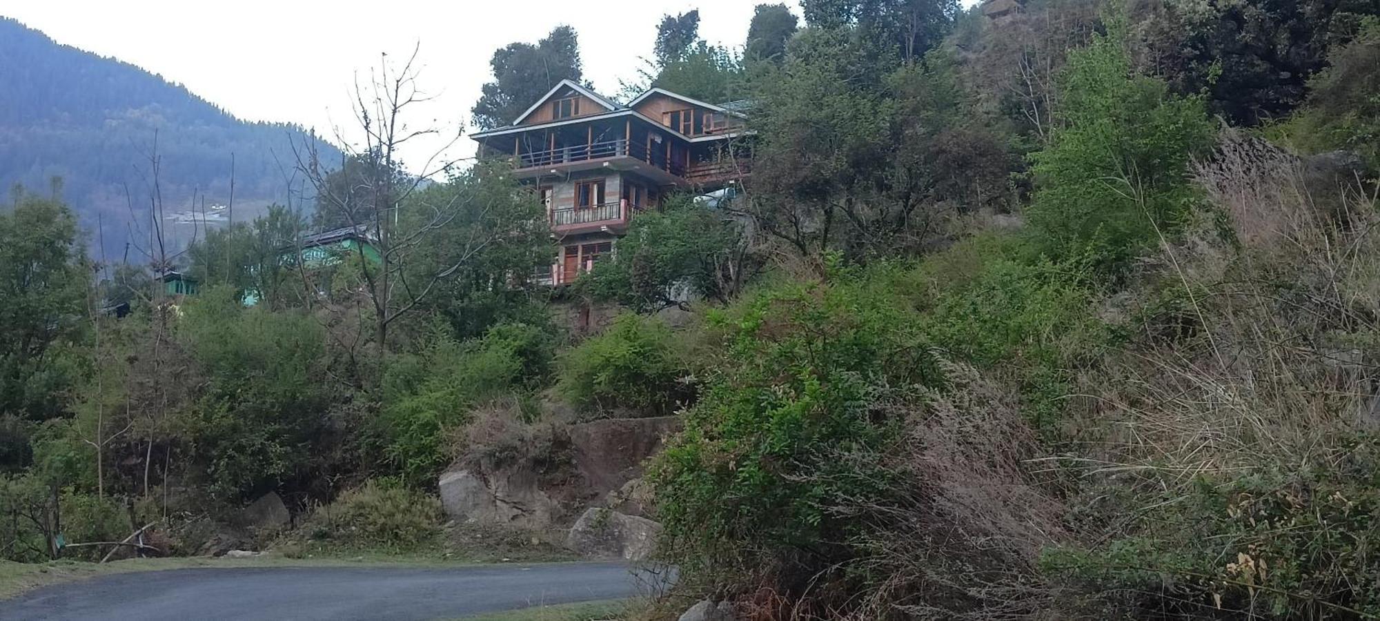 Tirthan Hilltop Home Stay Banjār Εξωτερικό φωτογραφία