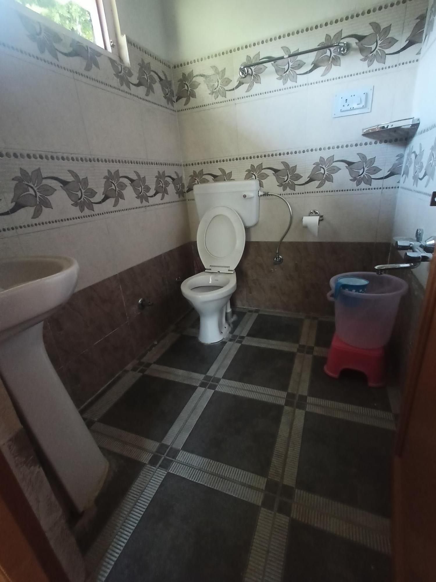 Tirthan Hilltop Home Stay Banjār Εξωτερικό φωτογραφία