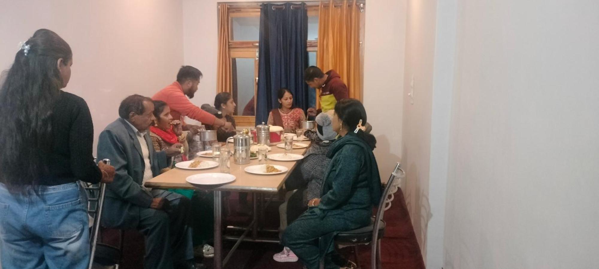 Tirthan Hilltop Home Stay Banjār Εξωτερικό φωτογραφία