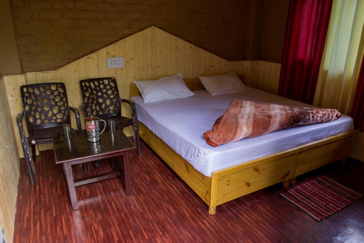 Tirthan Hilltop Home Stay Banjār Εξωτερικό φωτογραφία
